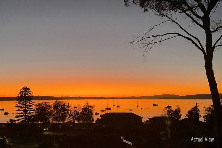 Cossies at Corlette – Stunning views & Beach access