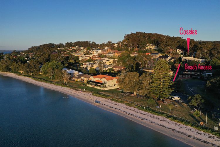 Cossies at Corlette – Stunning views & Beach access