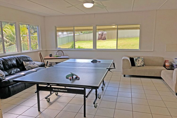 Cuddles Cottage, 4 Christmas Bush Avenue – air conditioned holiday house, 400 metres to Dutchies beach