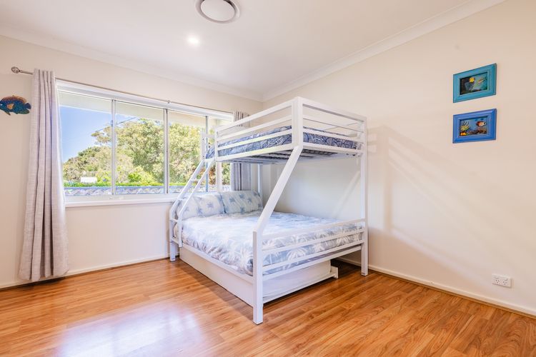 Cuddles Cottage, 4 Christmas Bush Avenue – air conditioned holiday house, 400 metres to Dutchies beach