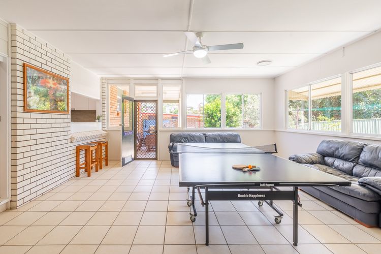 Cuddles Cottage, 4 Christmas Bush Avenue – air conditioned holiday house, 400 metres to Dutchies beach