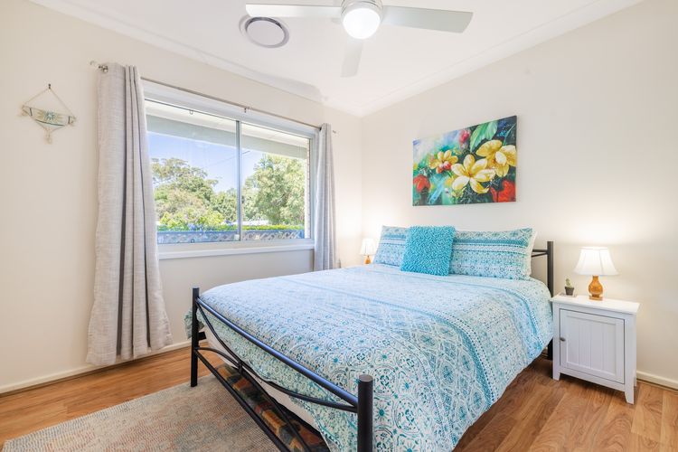 Cuddles Cottage, 4 Christmas Bush Avenue – air conditioned holiday house, 400 metres to Dutchies beach