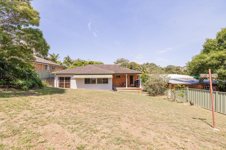 Cuddles Cottage, 4 Christmas Bush Avenue – air conditioned holiday house, 400 metres to Dutchies beach