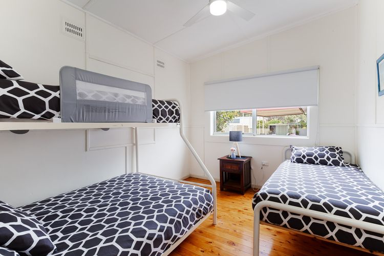 Daves Place, 27 Rigney St – Holiday house with WIFI, Dog Friendly, Aircon & Boat Parking