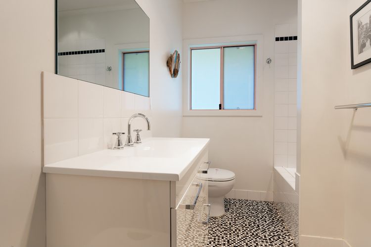 Dutchies Haven, 11 Christmas Bush Ave – Pet friendly, large enclosed yard, air con and Wi-Fi