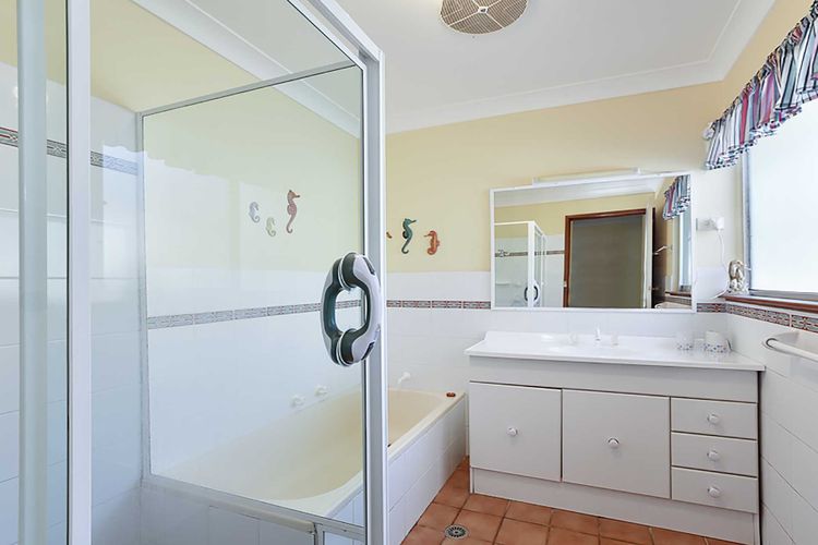 Evan’s Retreat, 5 Sandy Point Road – cottage across the road from Sandy Point Beach