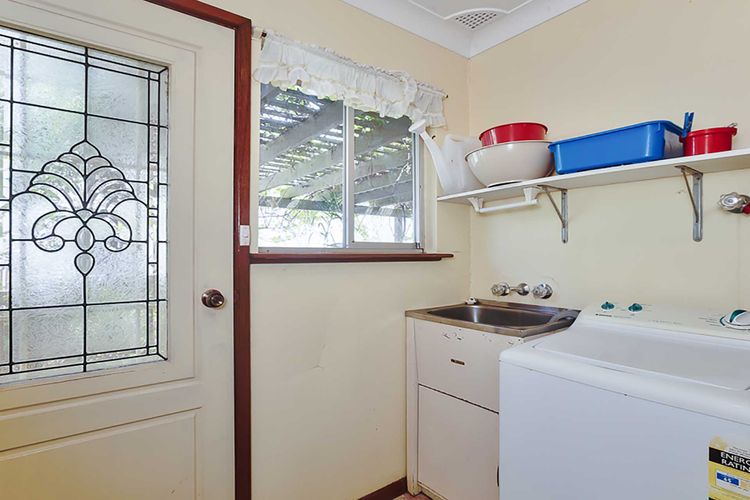 Evan’s Retreat, 5 Sandy Point Road – cottage across the road from Sandy Point Beach