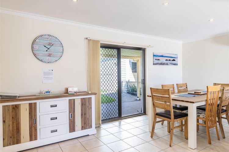 Happy Tails , 55 Pantowora Street – pet friendly, air conditioned