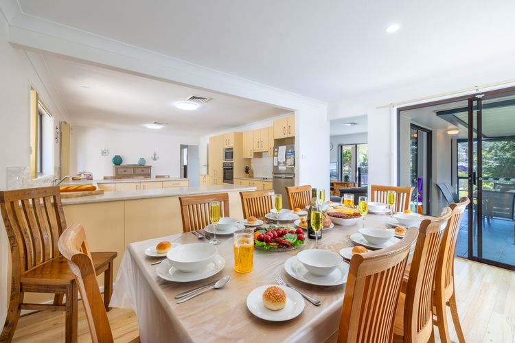 Kallaroo, 3 Kallaroo Street- great house with views, pool, WIFI and aircon