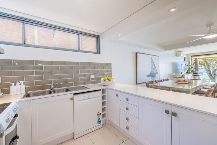 Kooyonga, 1/211 Soldiers Point Rd – waterfront, views linen, aircon