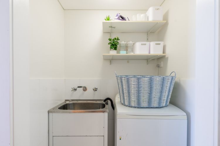 Kooyonga, 1/211 Soldiers Point Rd – waterfront, views linen, aircon