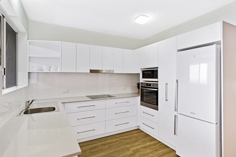 Kiah, 10/53 Victoria Parade – Stunning Views, AIRCON and Close to the Marina