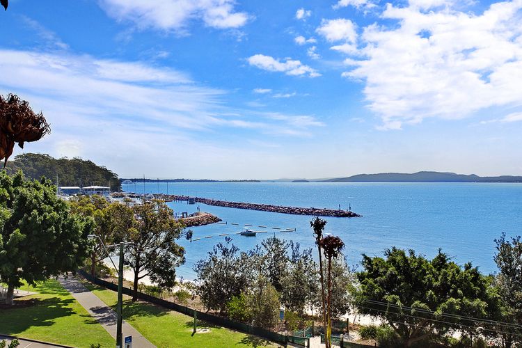 Kiah, 10/53 Victoria Parade – Stunning Views, AIRCON and Close to the Marina