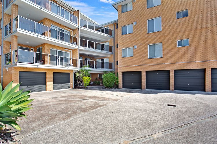 Kiah, 10/53 Victoria Parade – Stunning Views, AIRCON and Close to the Marina