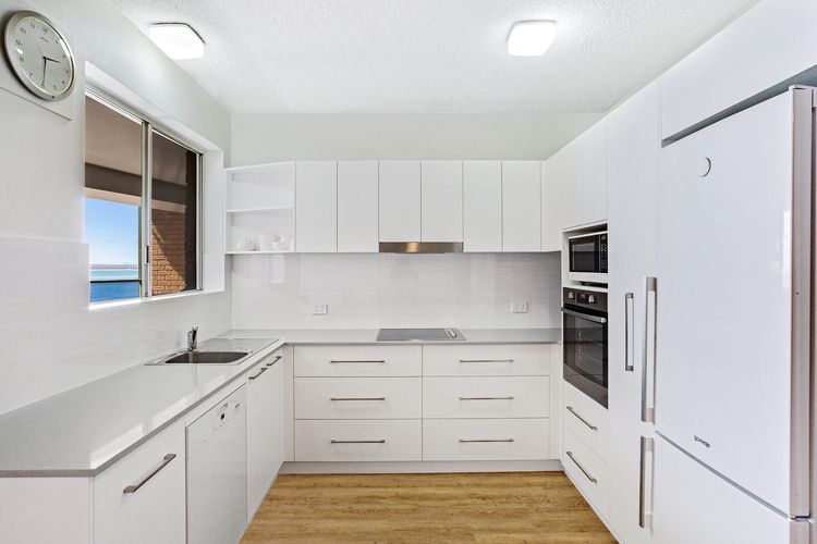 Kiah, 10/53 Victoria Parade – Stunning Views, AIRCON and Close to the Marina