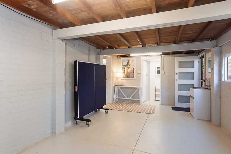 Little Beach House, 4 James Crescent – Little Beach with air con, WiFi and boat parking