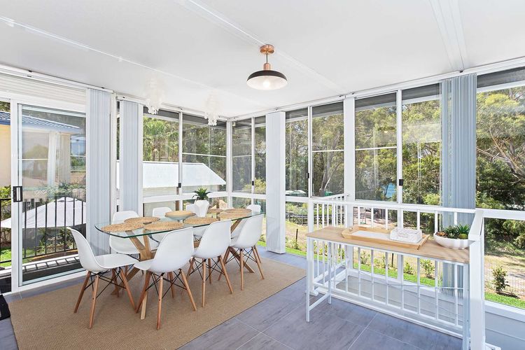 Little Beach House, 4 James Crescent – Little Beach with air con, WiFi and boat parking