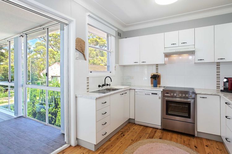 Little Beach House, 4 James Crescent – Little Beach with air con, WiFi and boat parking