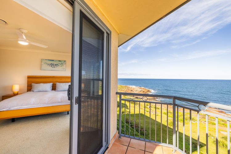 Ocean Views, 4 Ocean Street – Absolute Waterfront Retreat at Fishermans Bay