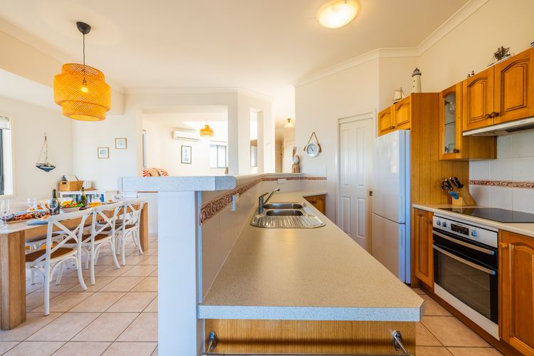Ocean Views, 4 Ocean Street – Absolute Waterfront Retreat at Fishermans Bay