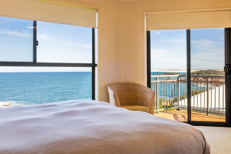 Ocean Views, 4 Ocean Street – Absolute Waterfront Retreat at Fishermans Bay