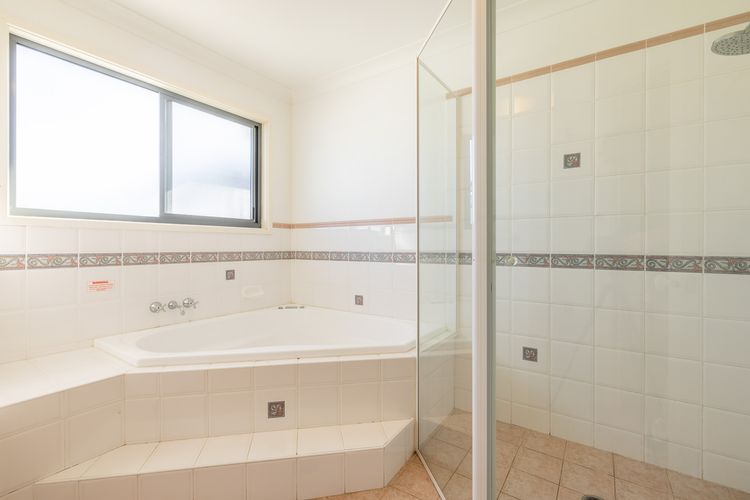 Ocean Views, 4 Ocean Street – Absolute Waterfront Retreat at Fishermans Bay