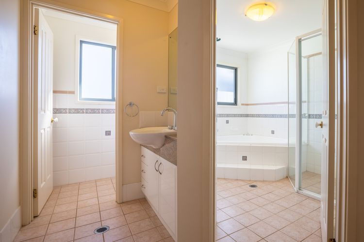 Ocean Views, 4 Ocean Street – Absolute Waterfront Retreat at Fishermans Bay
