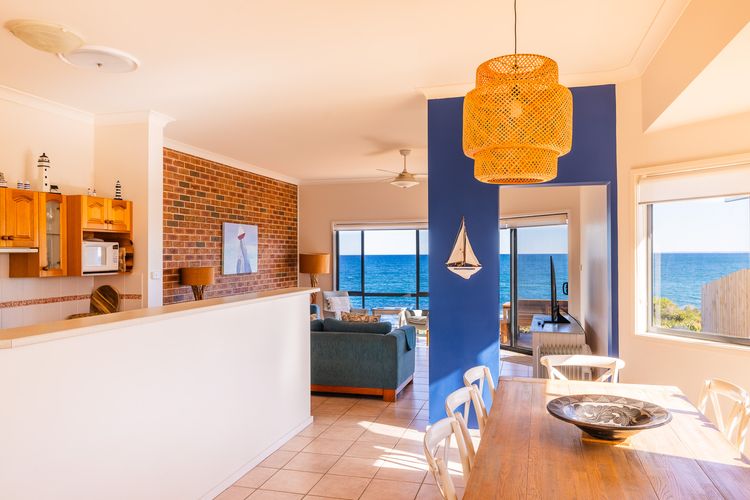 Ocean Views, 4 Ocean Street – Absolute Waterfront Retreat at Fishermans Bay