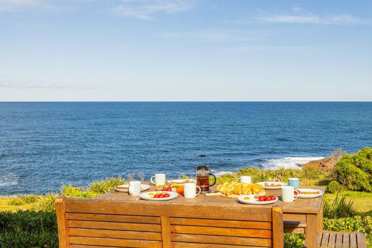 Ocean Views, 4 Ocean Street – Absolute Waterfront Retreat at Fishermans Bay