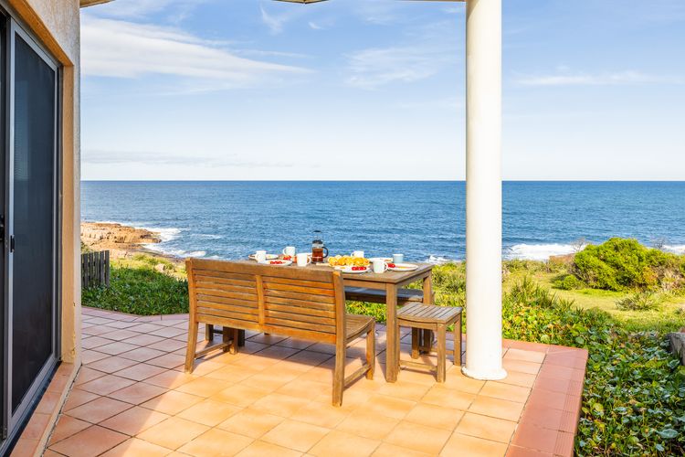 Ocean Views, 4 Ocean Street – Absolute Waterfront Retreat at Fishermans Bay