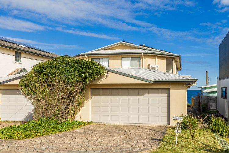 Ocean Views, 4 Ocean Street – Absolute Waterfront Retreat at Fishermans Bay