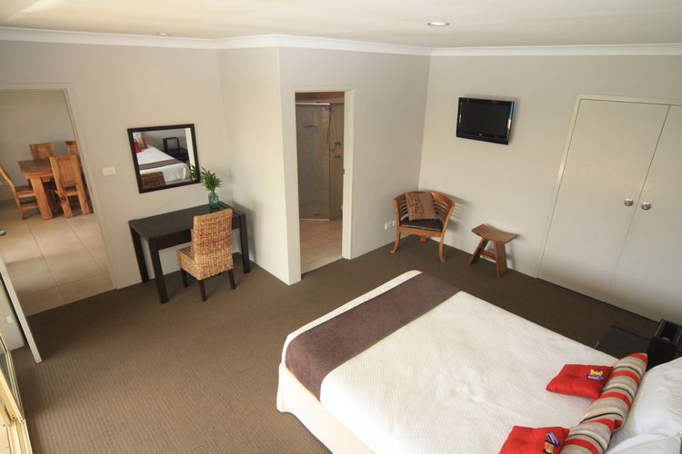 Pacific Blue 339/265 Sandy Pt Road – HUGE RESORT LAGOON POOL