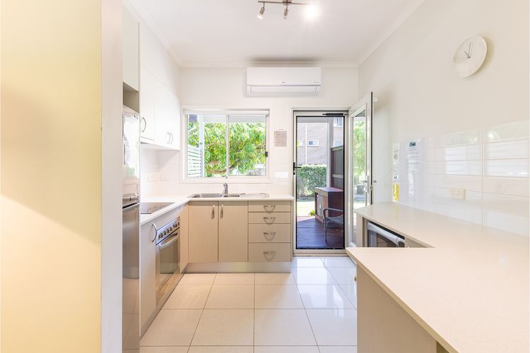 Florida, 1/5 Lillian Street – 2 min walk to beach, shops & restaurants