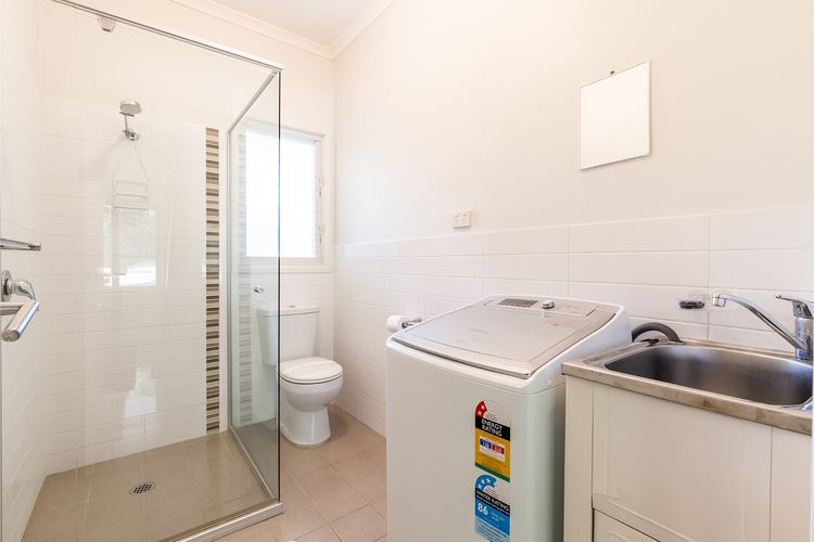 Florida, 1/5 Lillian Street – 2 min walk to beach, shops & restaurants