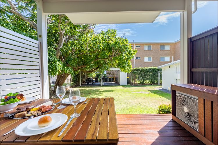 Florida, 1/5 Lillian Street – 2 min walk to beach, shops & restaurants