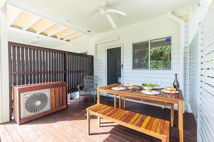 Florida, 1/5 Lillian Street – 2 min walk to beach, shops & restaurants