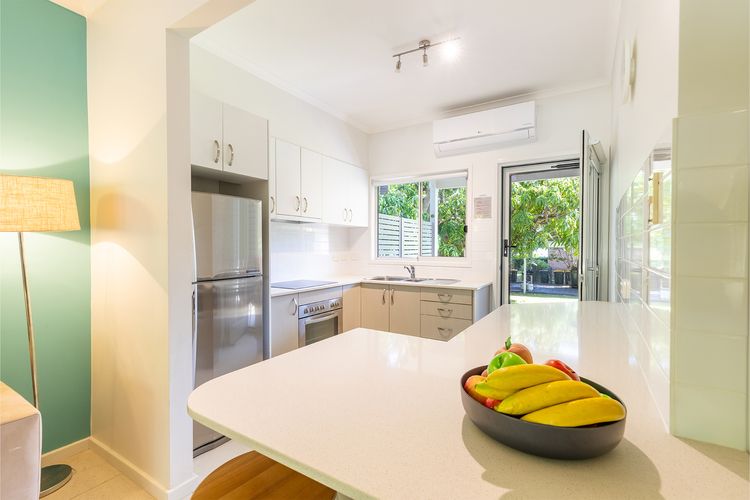 Florida, 1/5 Lillian Street – 2 min walk to beach, shops & restaurants