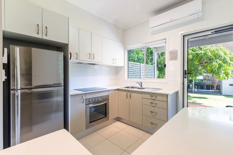 Florida, 1/5 Lillian Street – 2 min walk to beach, shops & restaurants
