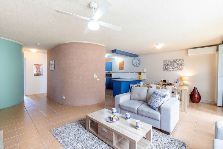 Magnus Gardens, 10/7 Magnus Street – Beautiful unit close to town with air con and Wi-Fi