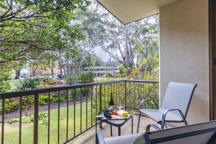 Magnus Gardens, 10/7 Magnus Street – Beautiful unit close to town with air con and Wi-Fi