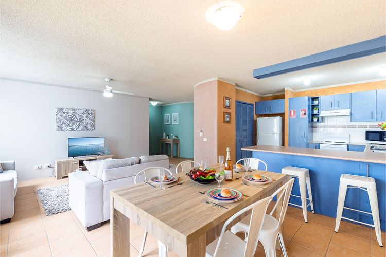 Magnus Gardens, 10/7 Magnus Street – Beautiful unit close to town with air con and Wi-Fi