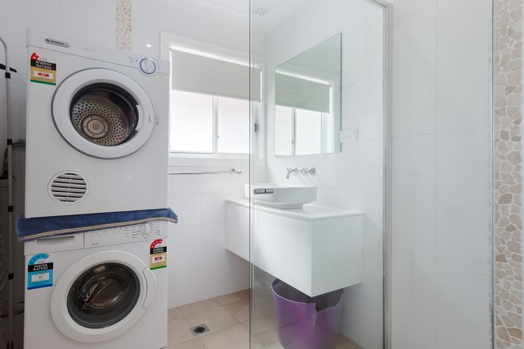 Rubys Retreat, 44 Achilles Street – pet friendly, aircon, wifi & boat parking