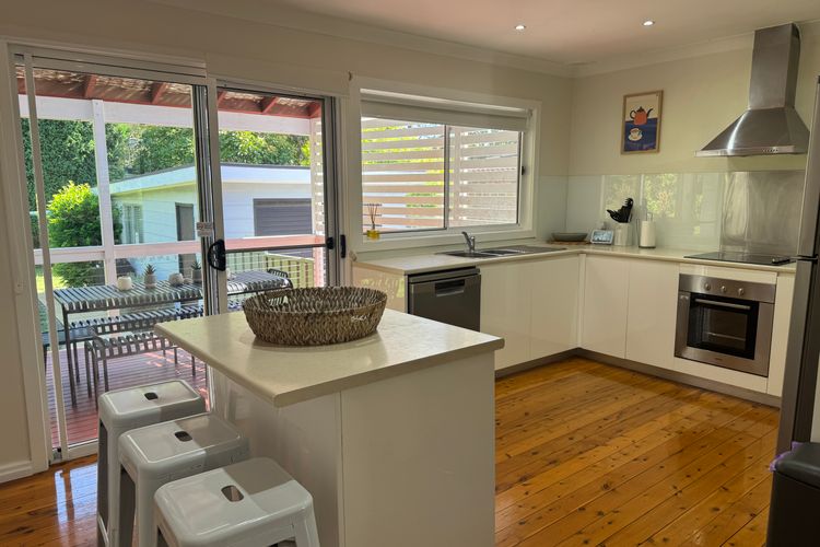 Rubys Retreat, 44 Achilles Street – pet friendly, aircon, wifi & boat parking