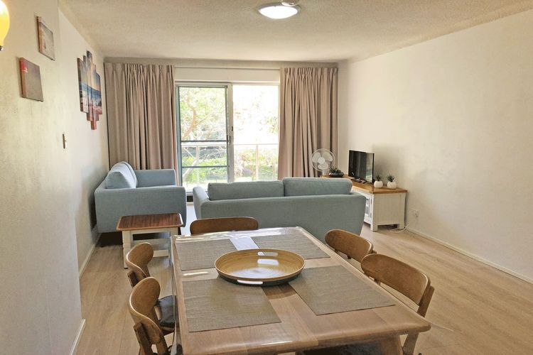 Parkview, 10/11-13 Catalina Close – peaceful park views