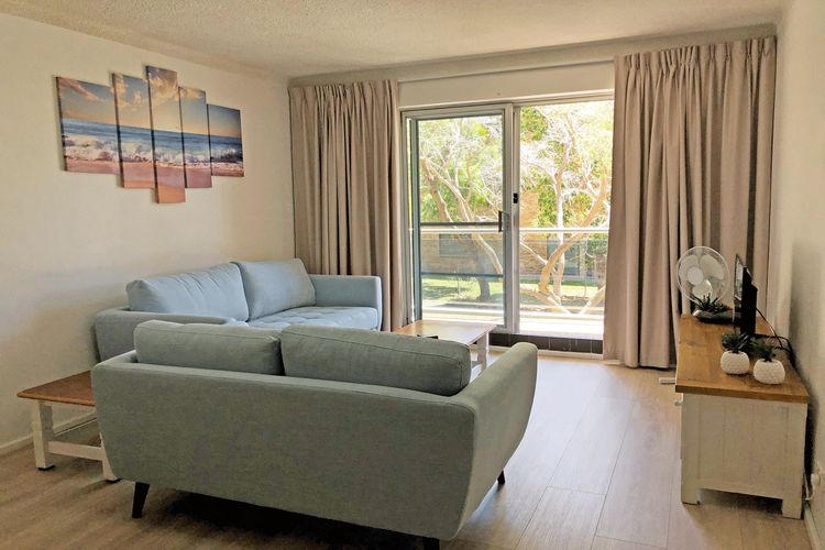 Parkview, 10/11-13 Catalina Close – peaceful park views