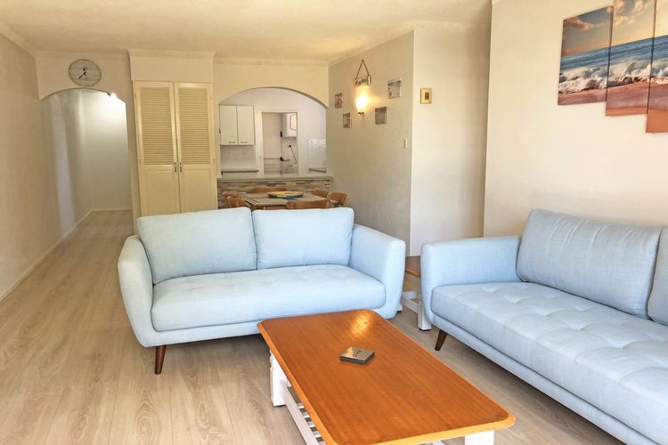 Parkview, 10/11-13 Catalina Close – peaceful park views