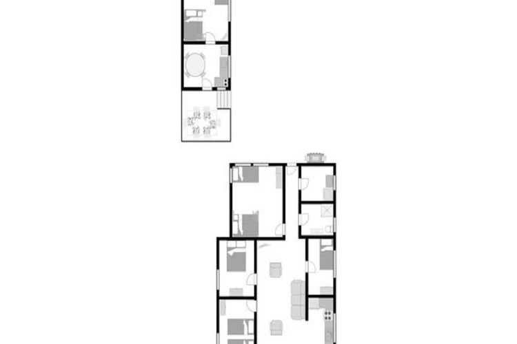 Stillwater, 25 Victoria Parade – large cottage across from the water sleeping 13