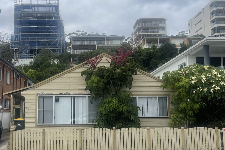 Stillwater, 25 Victoria Parade – large cottage across from the water sleeping 13