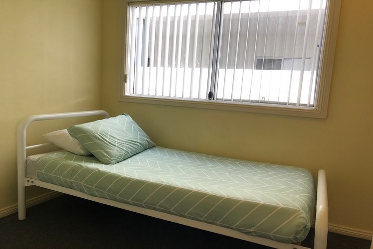 Stillwater, 25 Victoria Parade – large cottage across from the water sleeping 13