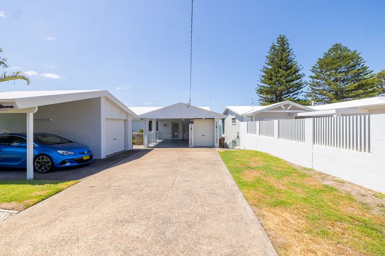 Sunrise Waters, 2/63 Soldiers Point Road – stunning waterfront property ‘